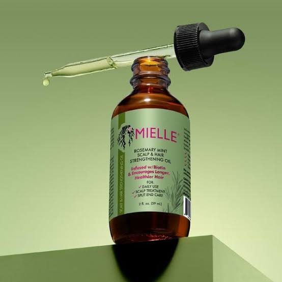 Olio per cuoio capelluto e capelli di Mielle Organics al rosmarino e menta 59 ml